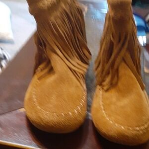 Minnetonka Women's Brown Suede Fringe Moccasins